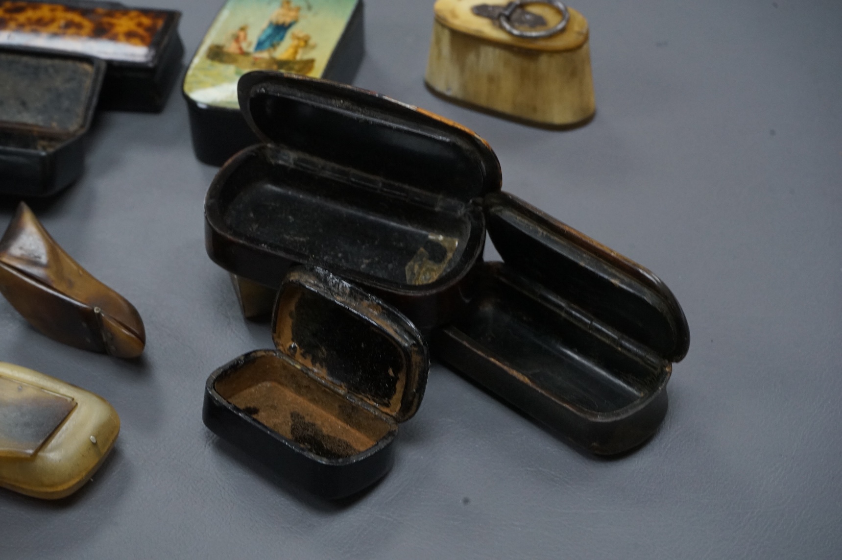 Eleven assorted horn, lacquered and ebony snuff boxes, the majority 19th century, largest 8.5cm long.